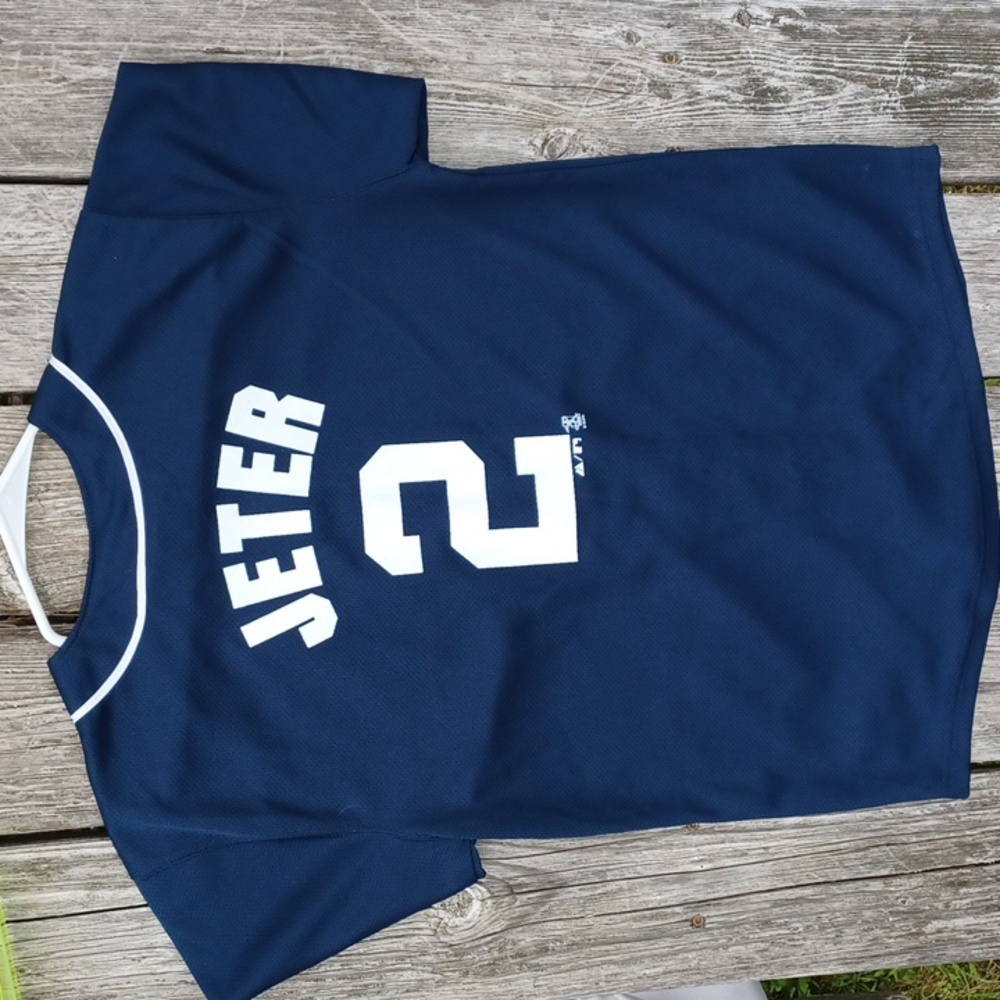 Majestic vtg #2 Jeter jersey. Navy blue and white. Youth 14/16.